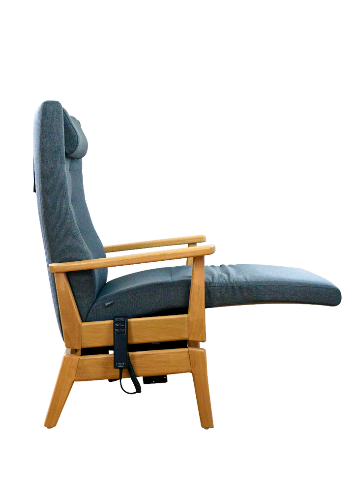 5040 Multiplus in oak